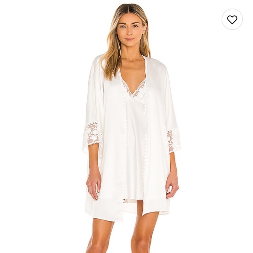 Flora Nikrooz robe NWT